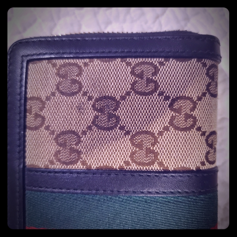 Gucci Wallet ( Similar wallet with bee)